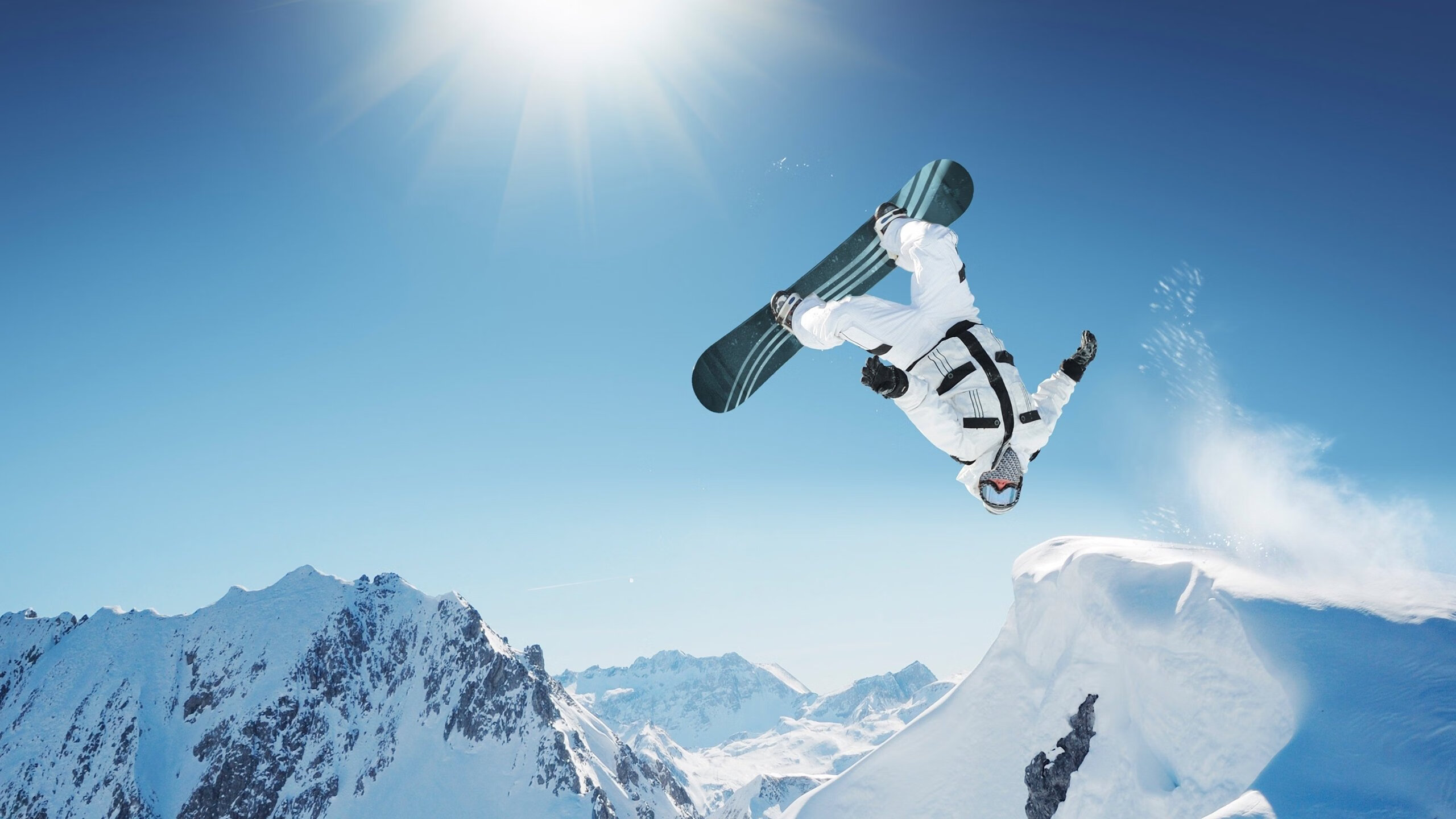 冰火两重天，卢卡库压力下完成自我救赎，波兰轻取塞内加尔展现实力